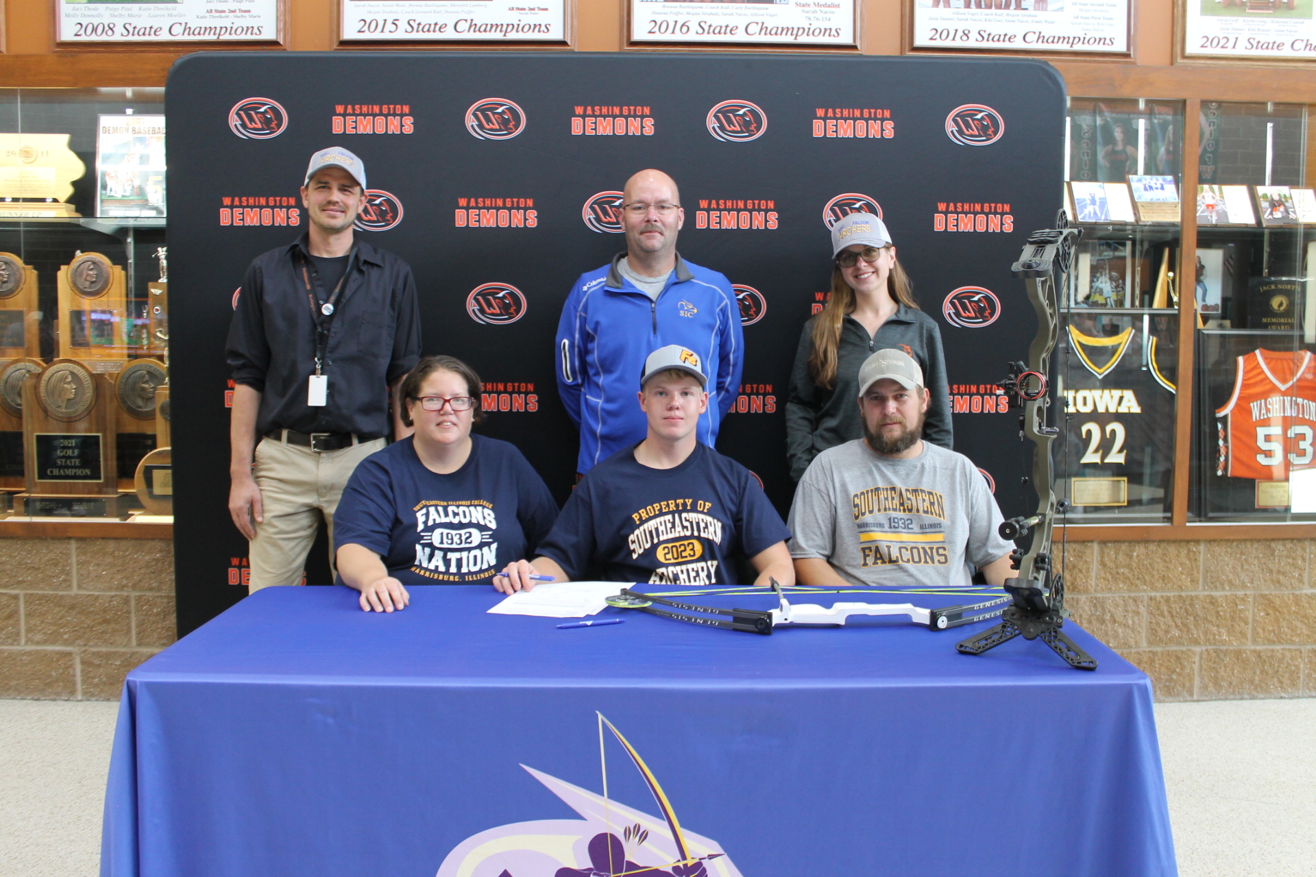 Johnathan Moore signs with SIC Archery